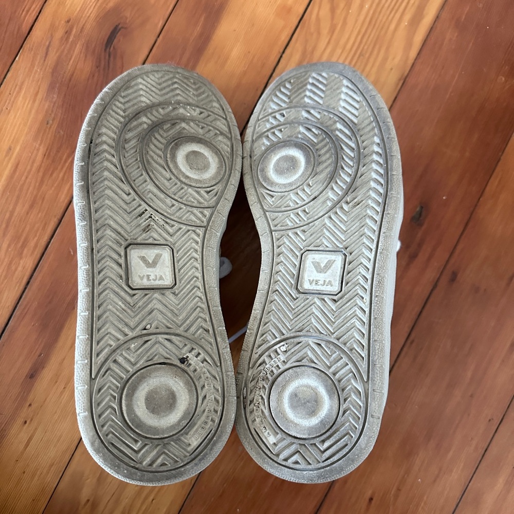 Veja V-12 Women’s White Sneakers - Picture 4 of 4